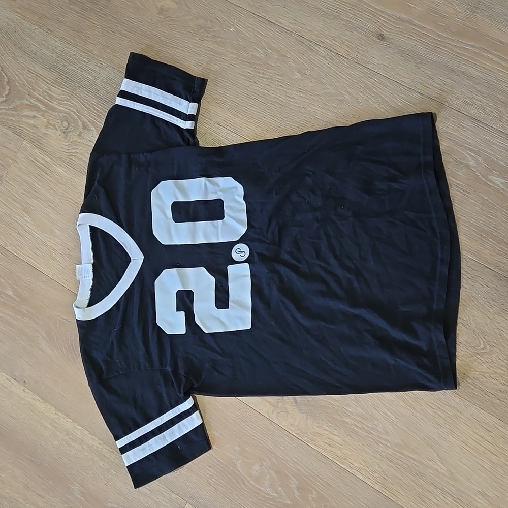 Poshmark 2.0 Adult Medium Baseball style t-shirt